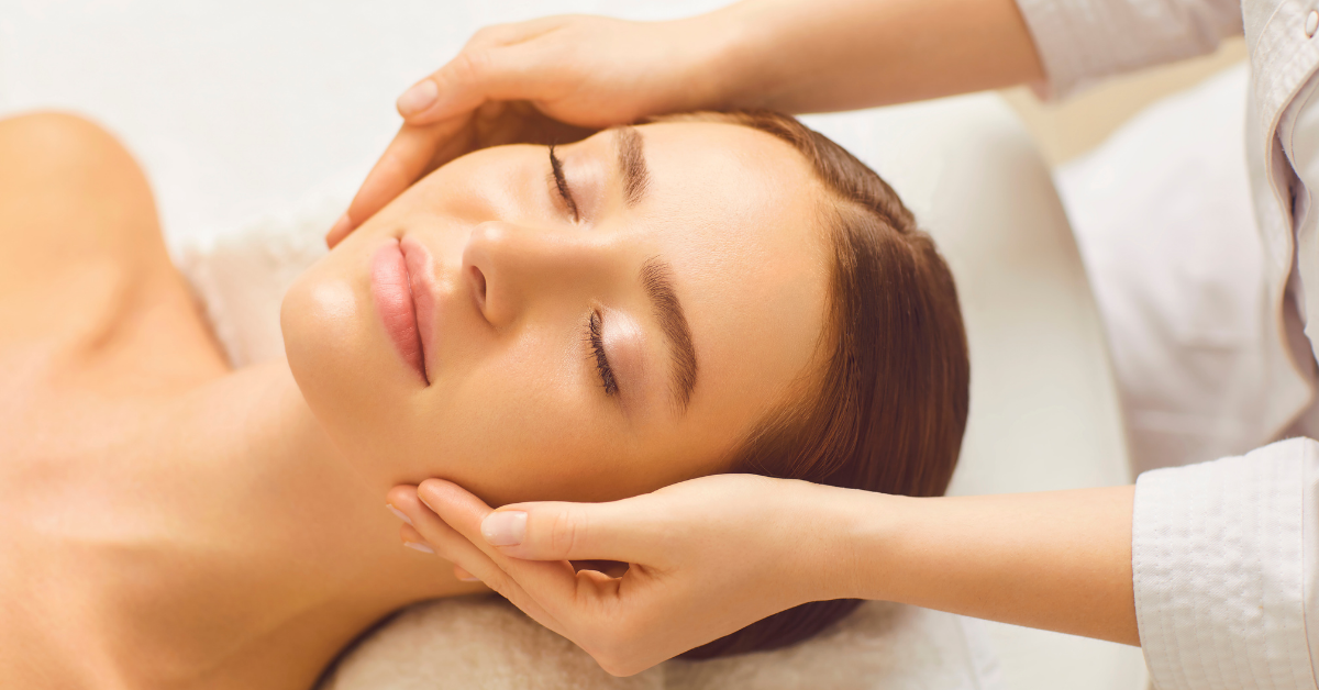 Massage mặt Đà Nẵng giúp thư giãn vùng đầu và tinh thần