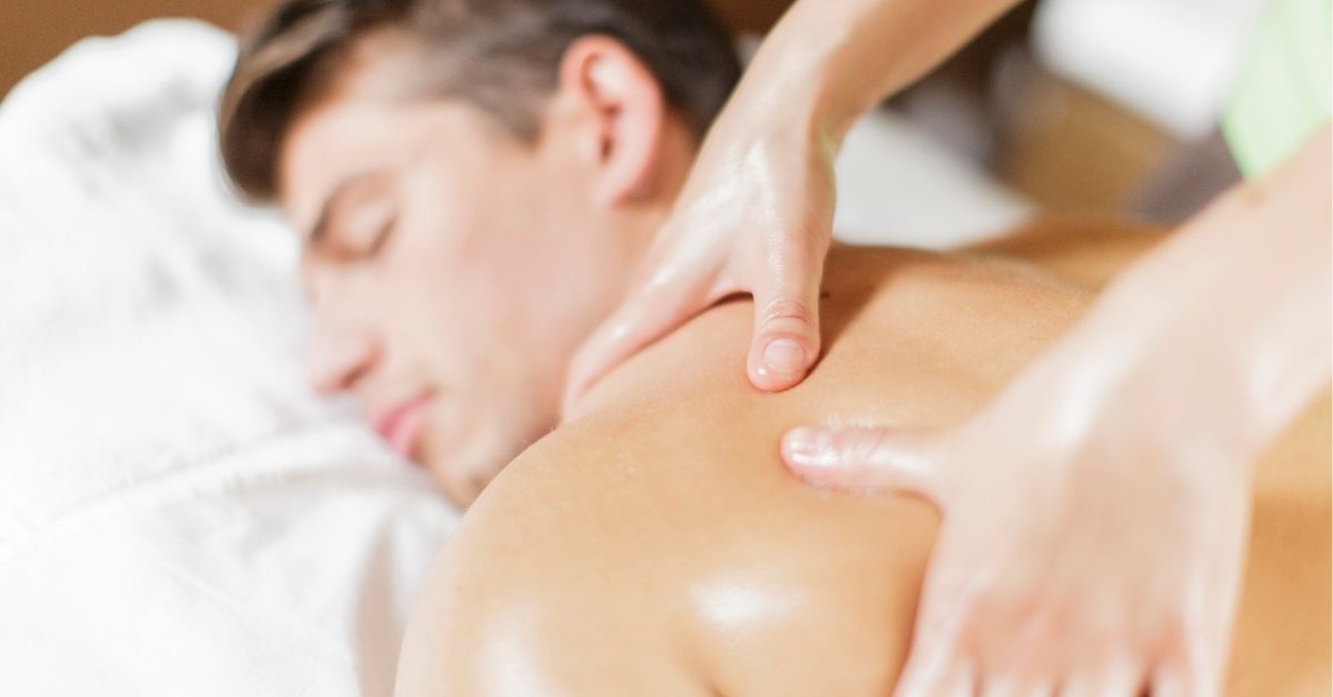 Liệu trình Massage Cổ Vai Gáy giúp giải tỏa áp lực trí não cho quý ông
