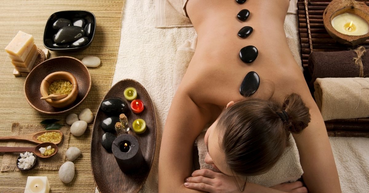 Tìm hiểu các tác dụng của massage đá nóng đối với sức khỏe
