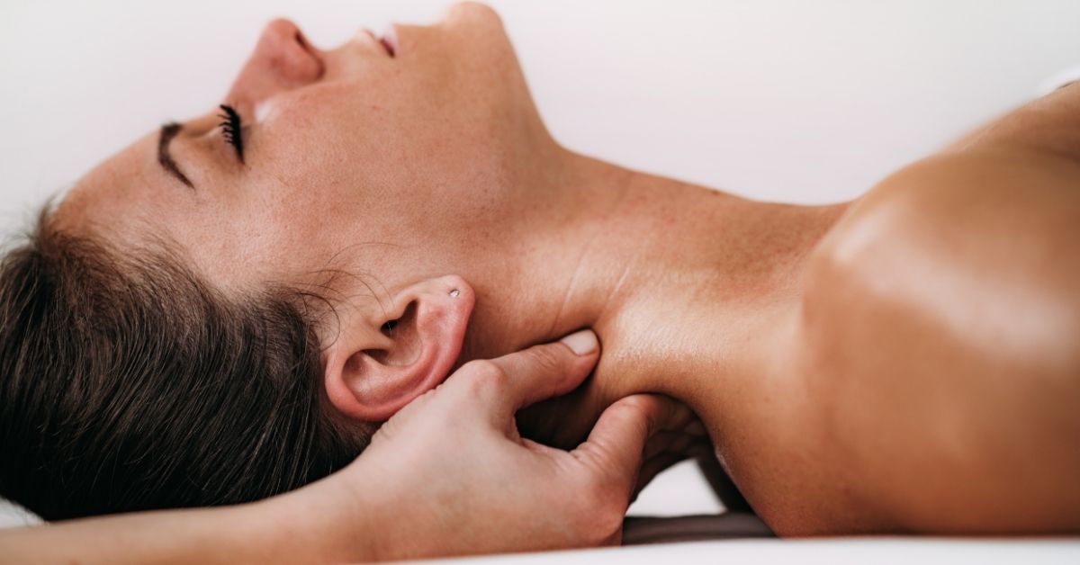 Bản So Sánh Massage 4 Tay giúp khách hàng hiểu rõ lợi ích