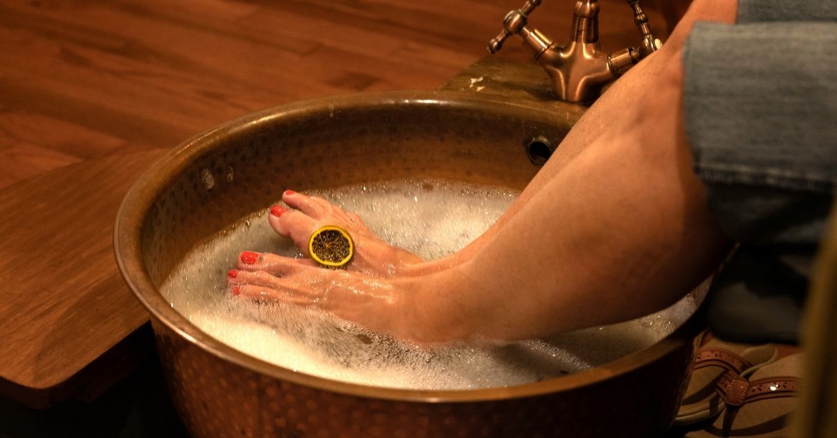 Trải nghiệm combo chà gót và foot massage thư giãn nhân đôi 